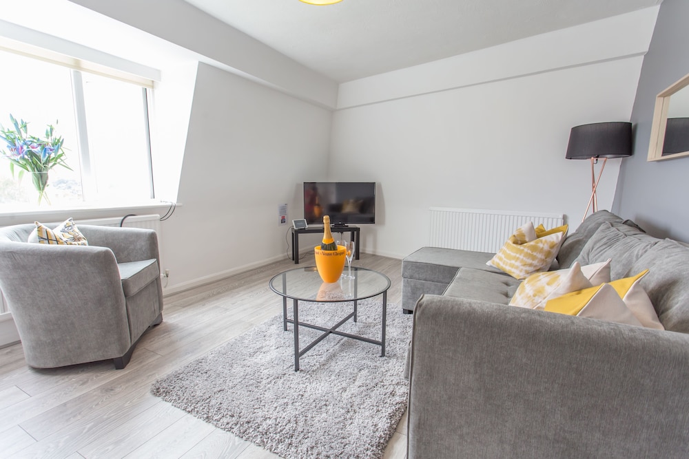 The Manor Suite