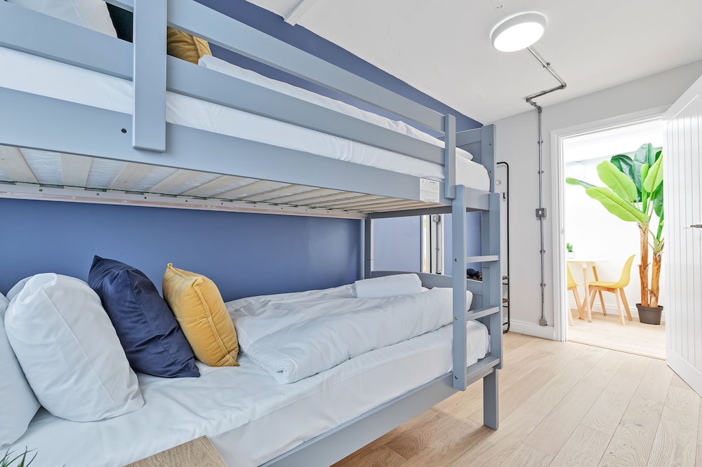 Right On : Bright On Apartment 1A | By My Getaways view 2