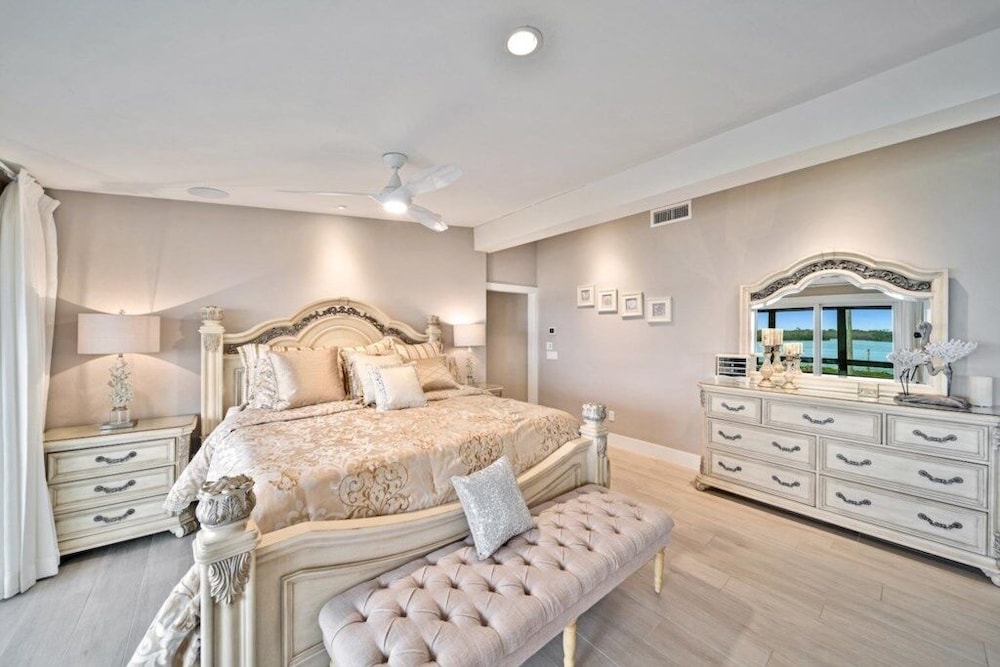 Wine Down 7 Bedroom Home by RedAwning