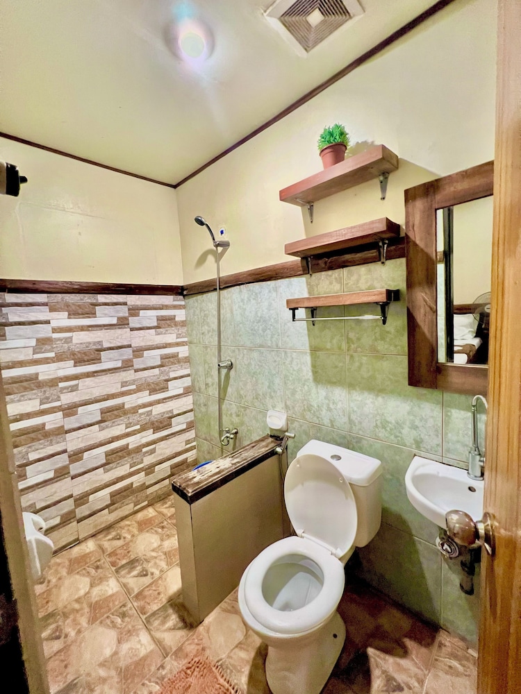 Novie's Tourist Inn