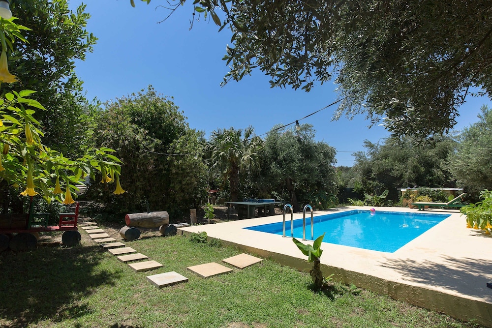 Sofiana s Garden Retreat w Private Pool