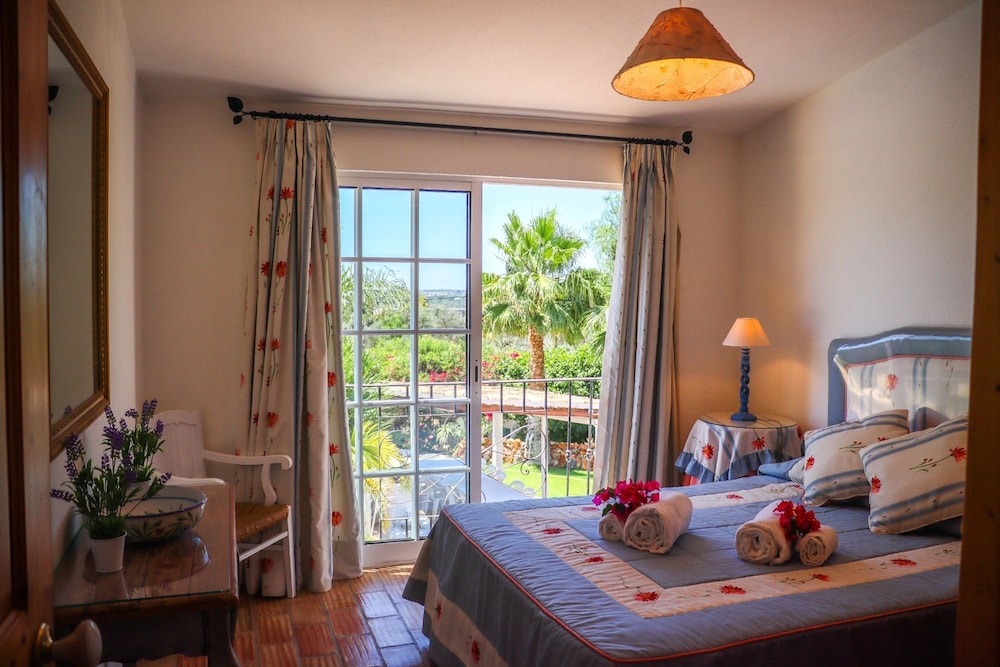 Idyllic Farm House With Huge Garden for 14pax