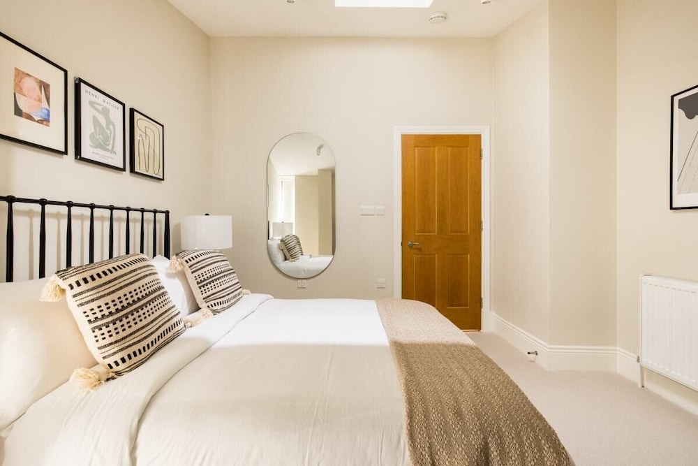 The Tooting Hideout - Dazzling 3bdr Flat With Balcony