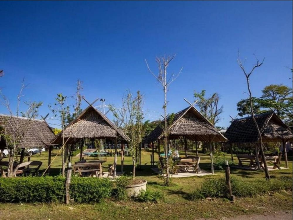 Lumphachi Lakehill Resort