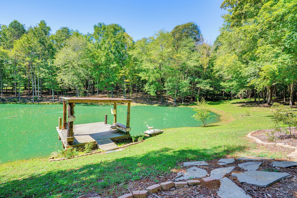 Cozy Cottage: Nature-filled Winston-salem Retreat!