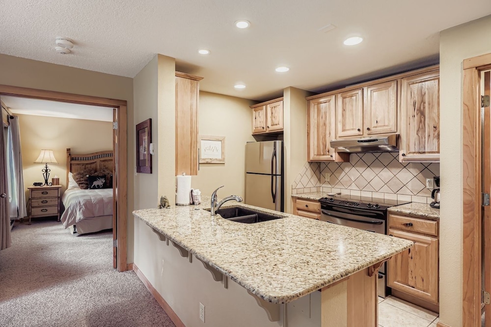 1702 The Willows 1 Bedroom Condo