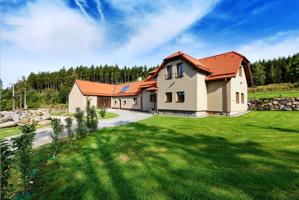 Villa in Varvazov With Garden Retreat
