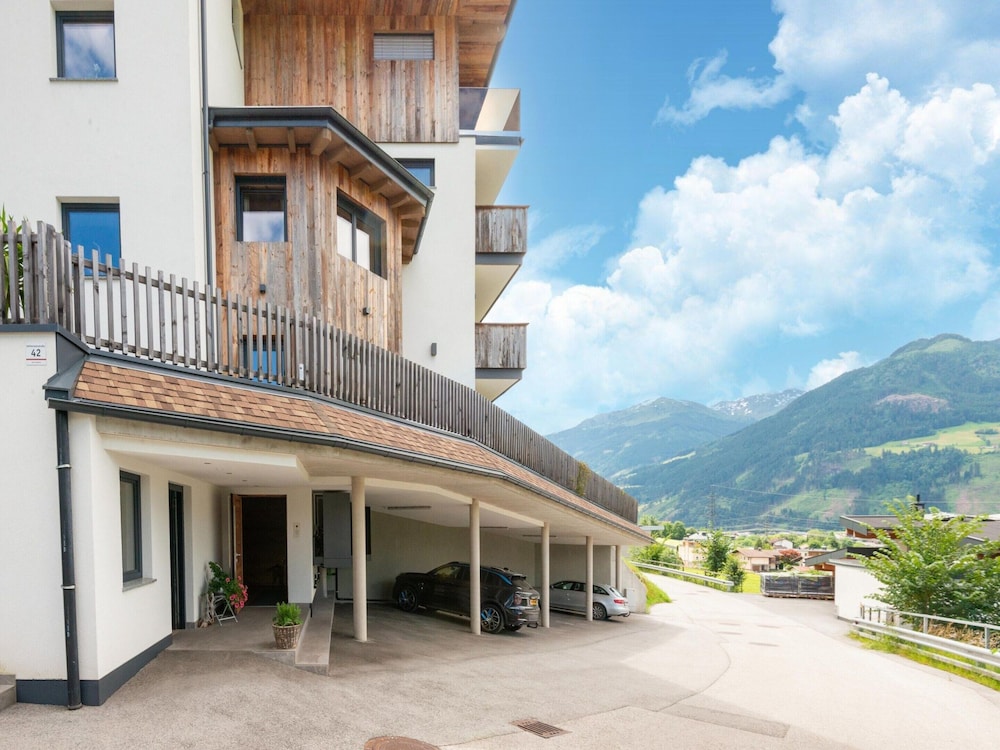 Beautiful Flat in Hart With Fitness Room