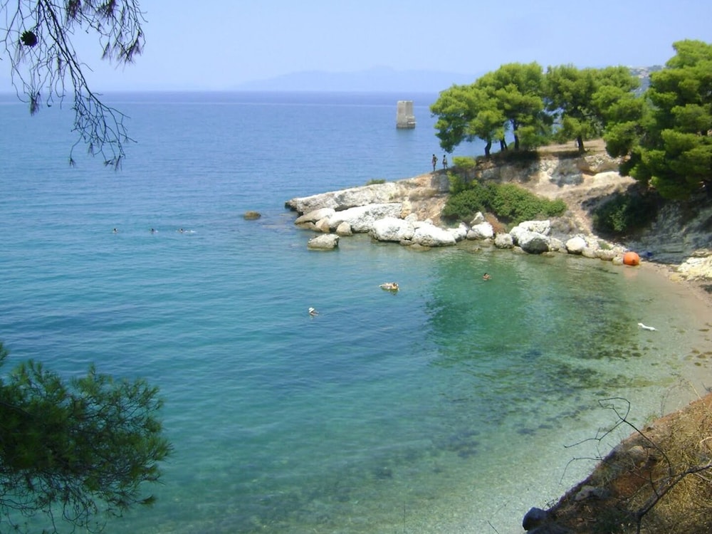 Comfartable 1 Bedroom Flat with Garden near Beach view 5