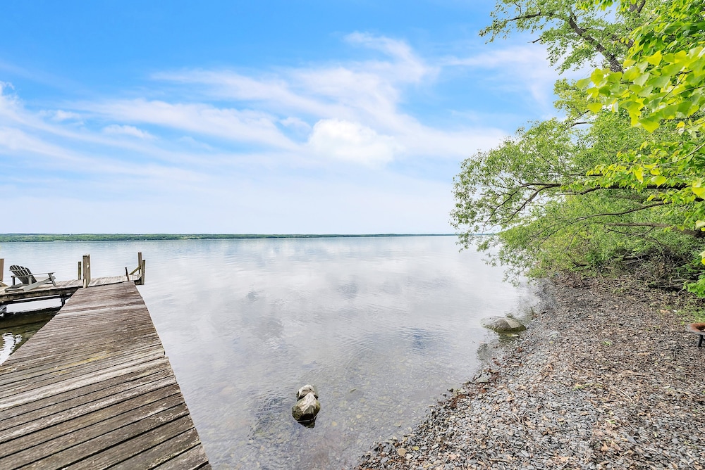 Peaceful Lakefront Getaway On Cayuga Lake 4 Bedroom Cottage