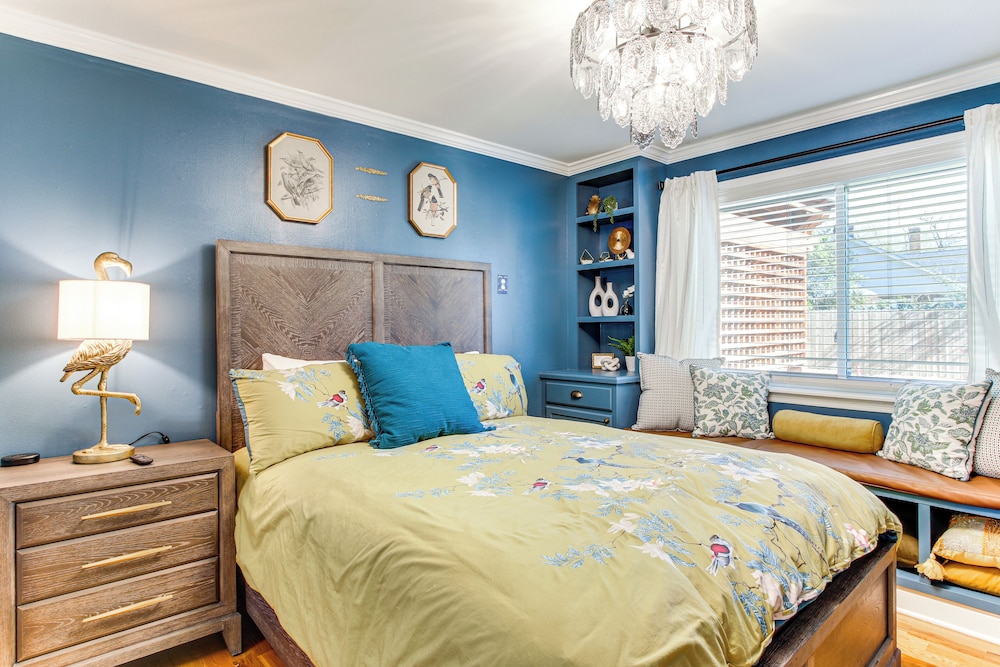 2 Mi to Historic Horse District: Dog-friendly Home
