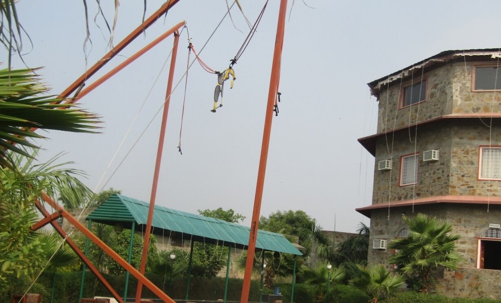 Van Chhavi Resort