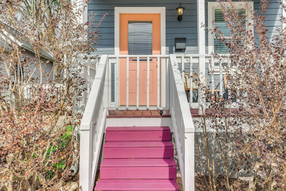 1 Mi to Dtwn: Home w/ Backyard in Raleigh!