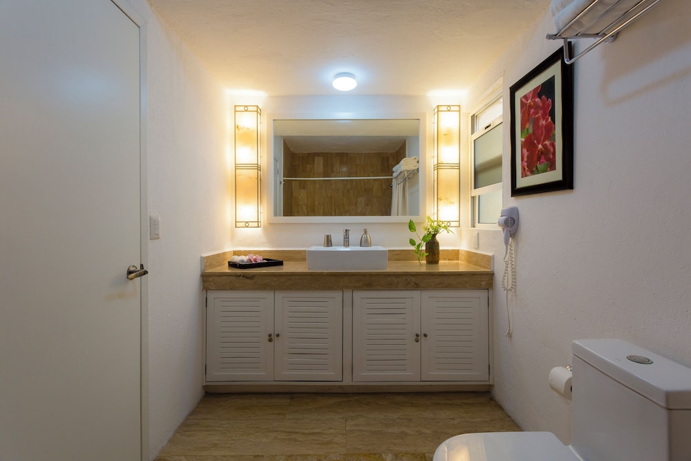 Deluxe Suites at Villas Tropical