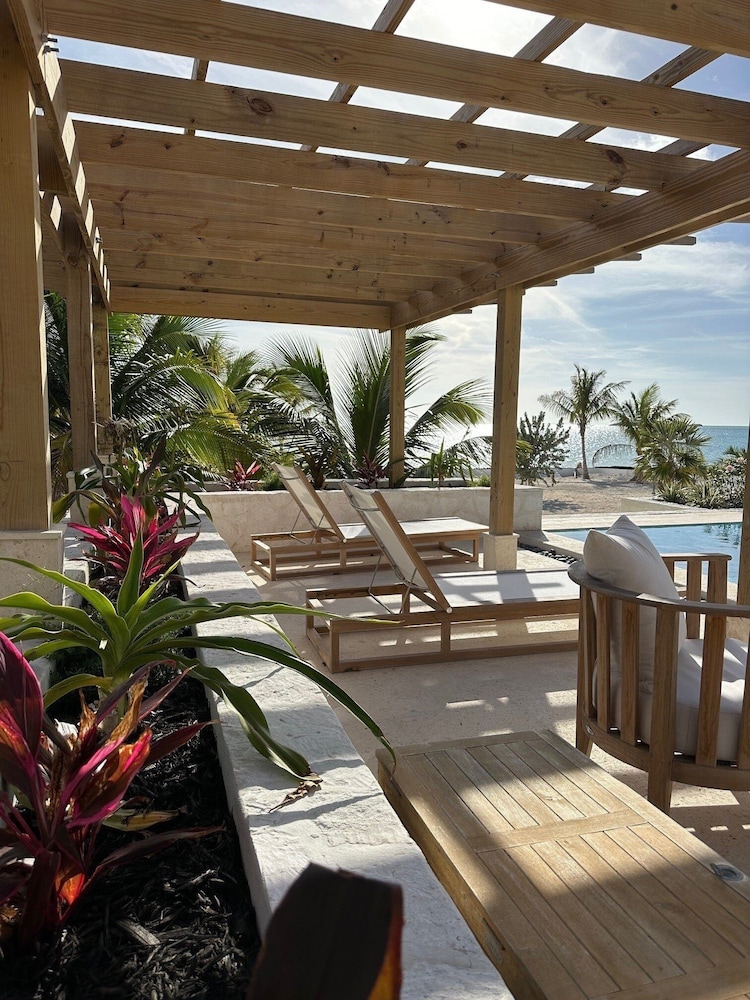 Seaesta - Brand New Estate W/pool & Private Backyard Beach 6 Bedroom Home