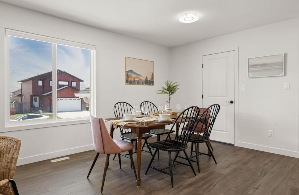 Castle View No Service Fees Kitchen 55 TV