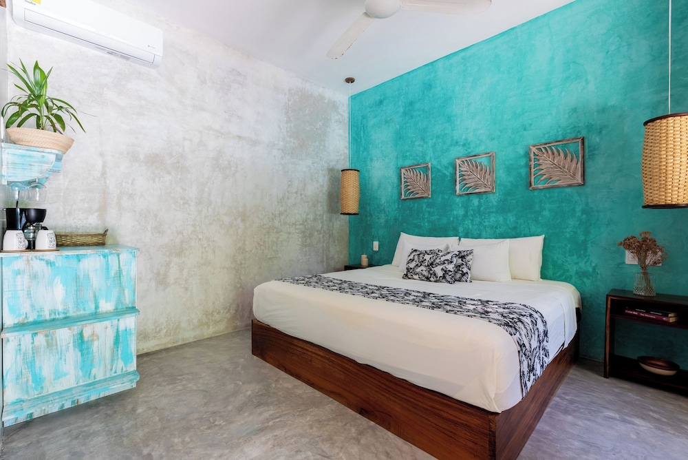 TRECE LUNAS TULUM