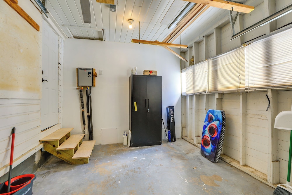 Private Hot Tub & Fenced Yard: Sleek Gulfport Home