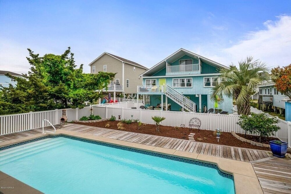 218 Brunswick 3 Bedroom Home by RedAwning view 3