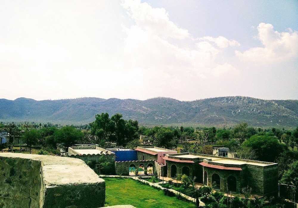 Van Chhavi Resort