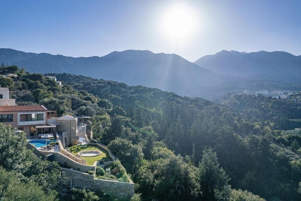 Vardina Villa
