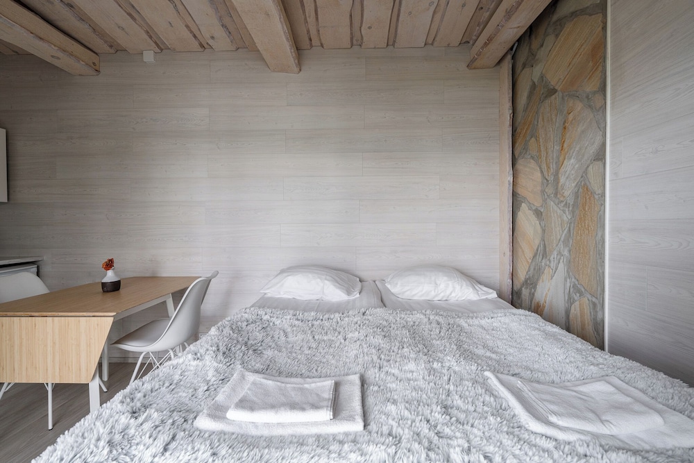 High-quality suite by the lake