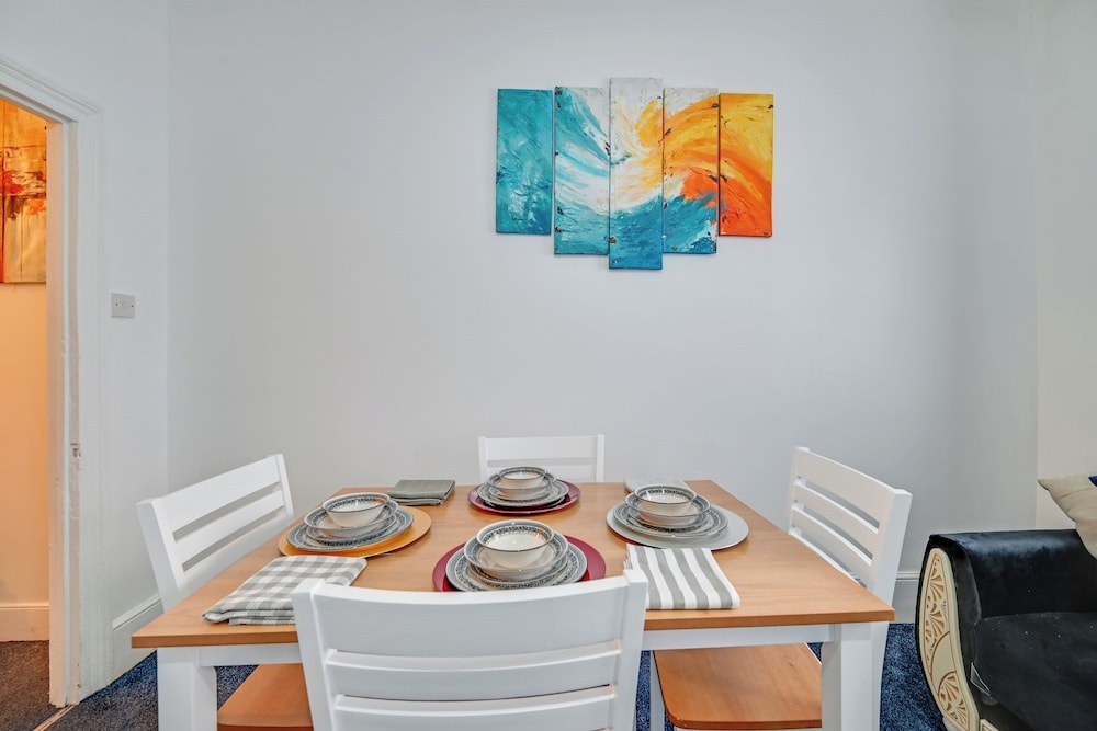 Sleeps 4 - Near Tottenham Stadium w Free Parking