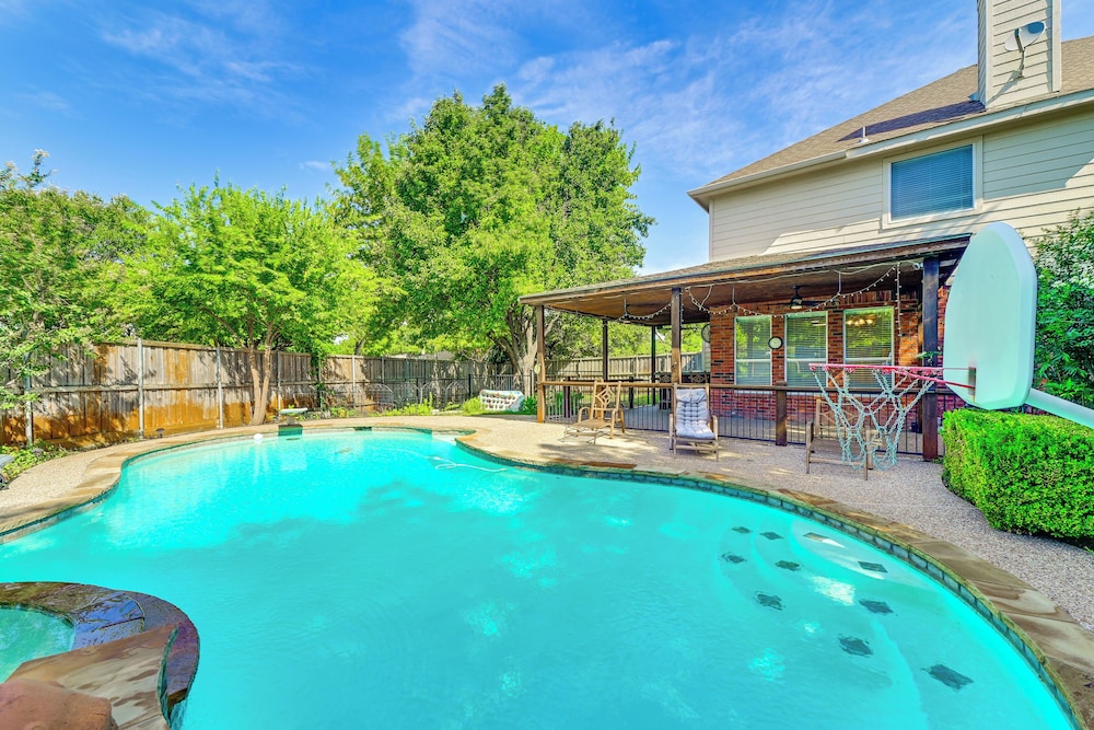 DFW Sports Hub: Home w/ Pool & Hot Tub in Frisco!