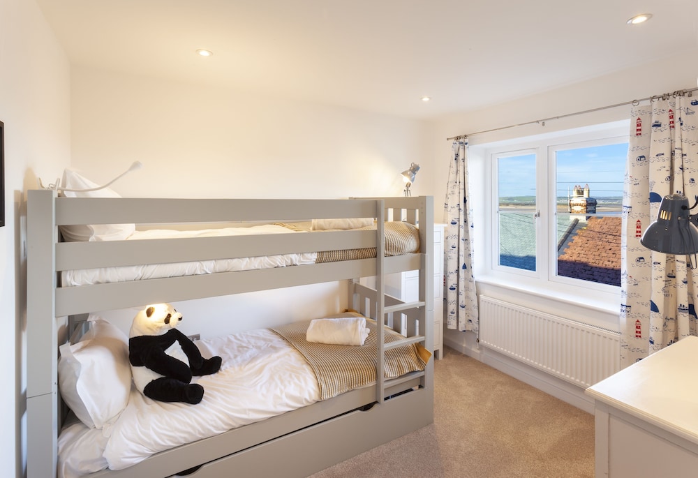 Appledore Home With Panoramic Estuary View view 4