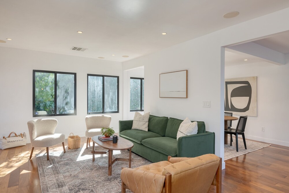 Silver Screen by Avantstay Luxe Backyard Escape