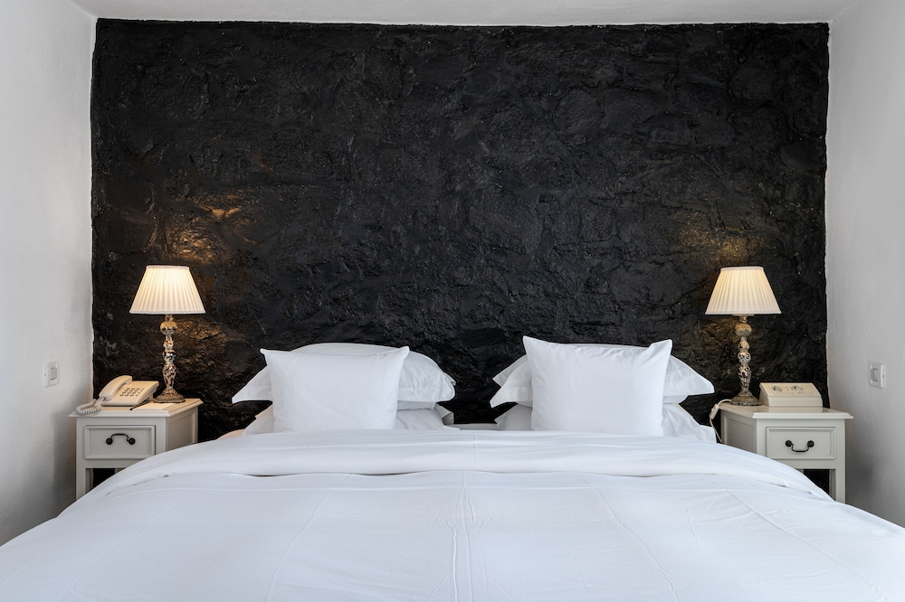 Iconic Santorini by Sandglass photo 5