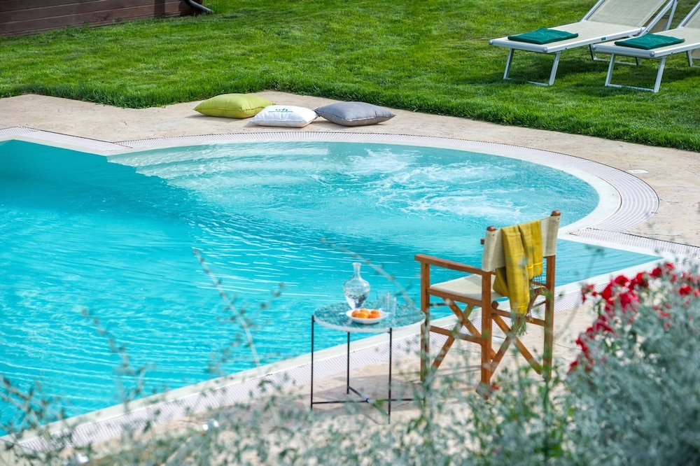 I Gelsi 12 2 by Marche Holiday Villas