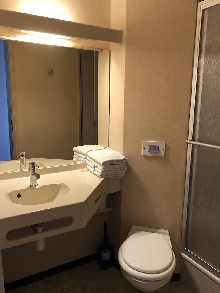 Norton Hotel - Property Image 11