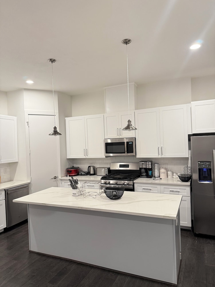 Luxury 3BR for Families Nurses and Group