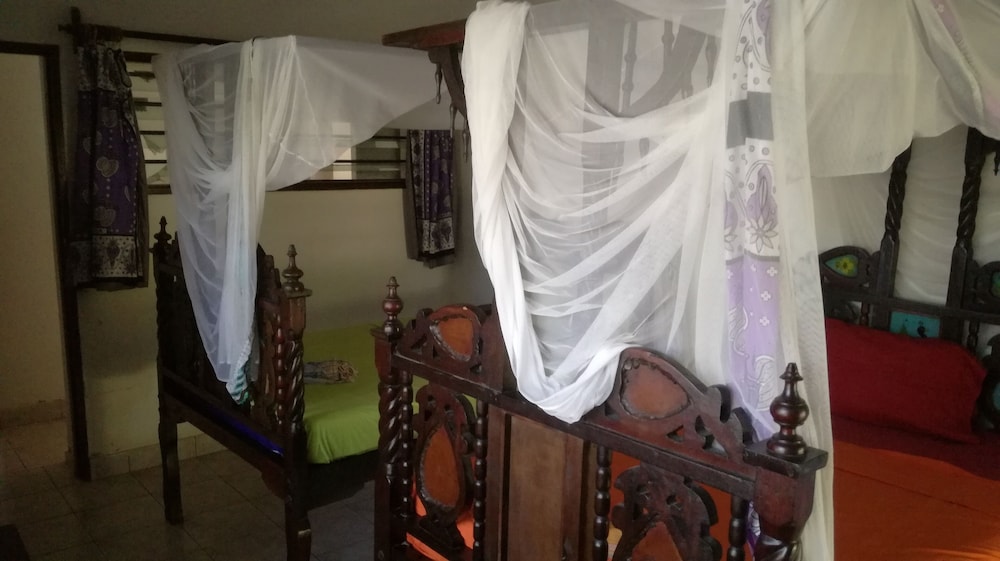 Travellers Paradise Diani - Hostel view 3