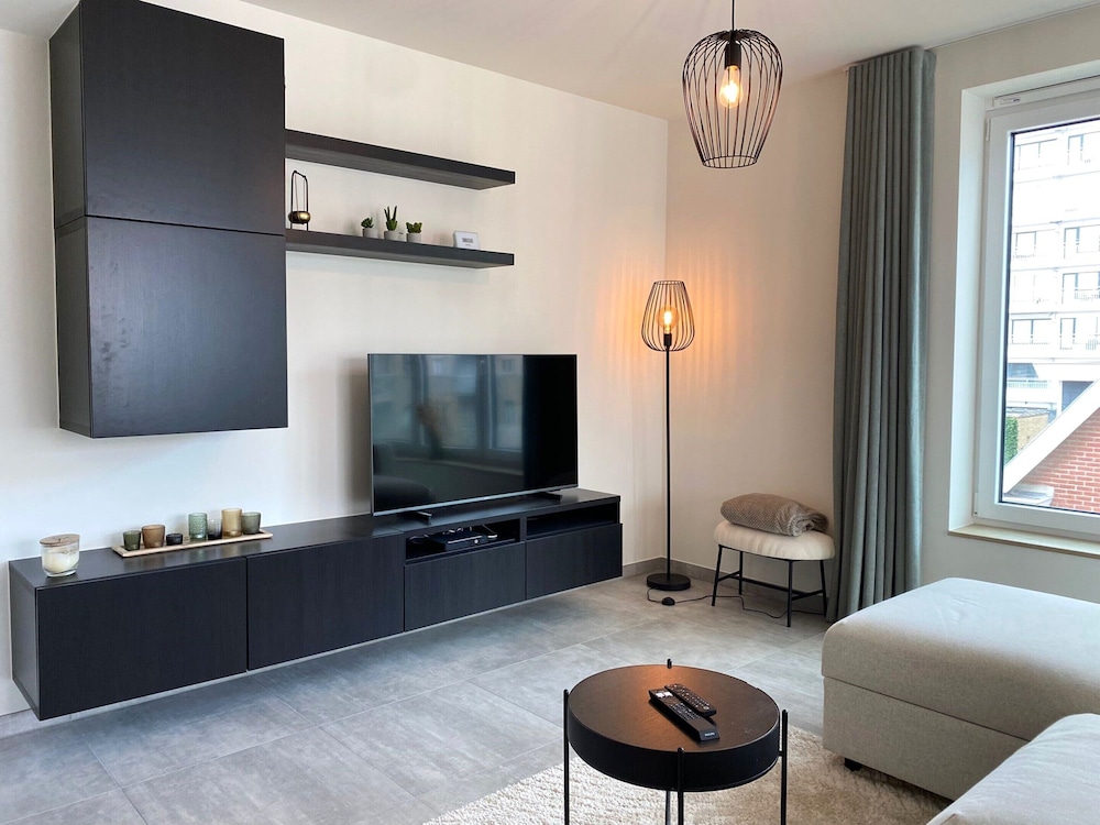 Modern Duplex Near Beach and Shops