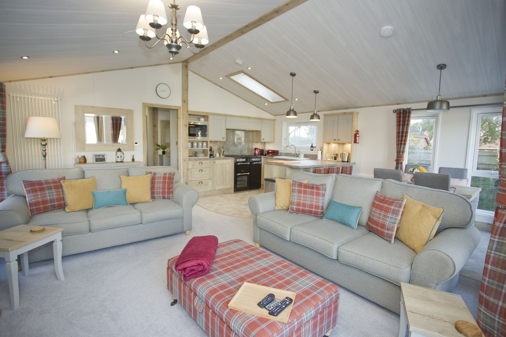 6 Berth Luxury Lodge in Christchurch, Dorset