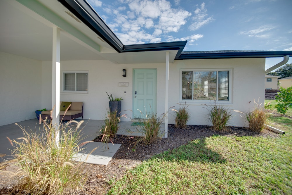 Cozy & Bright Naples Abode w/ Community Amenities! view 3