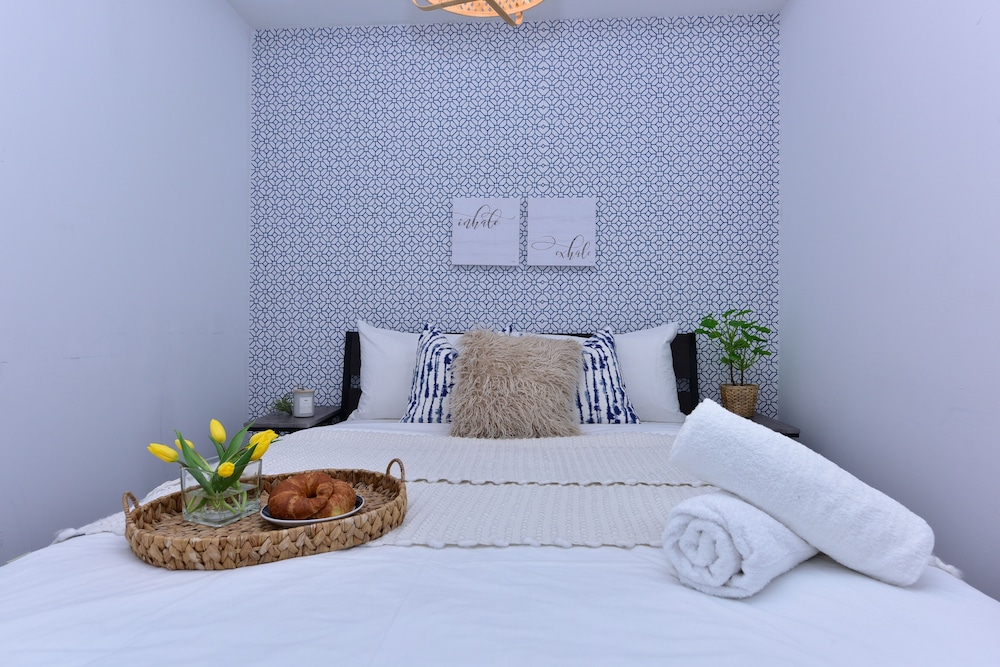 Sarkar Suites - Maple Leaf Square - Image 3