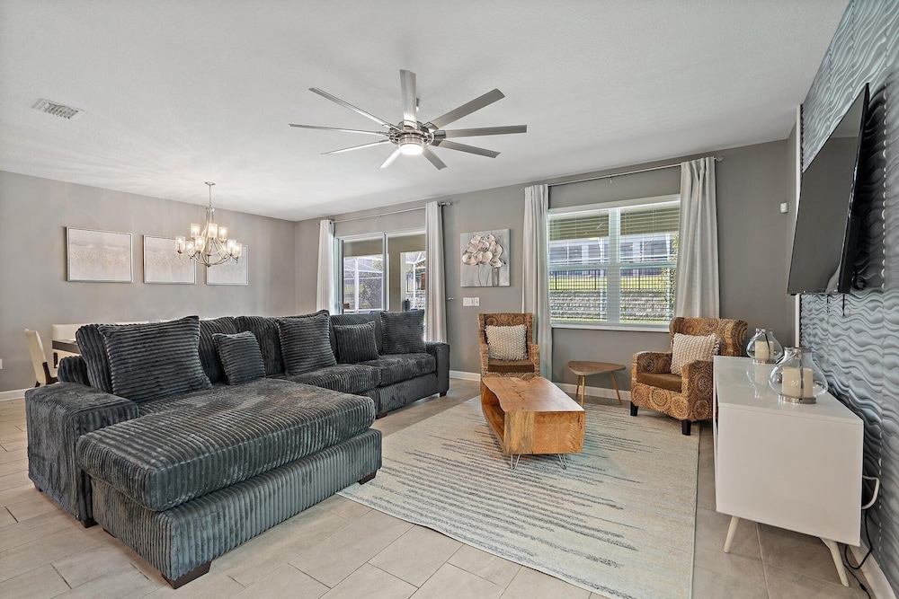 1194 Drop Lane