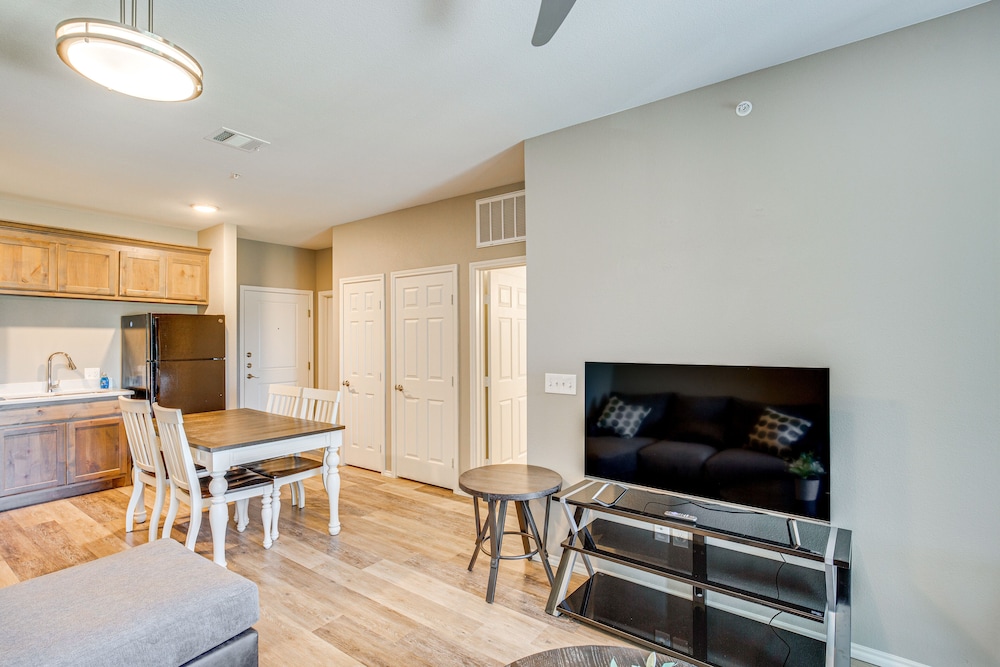 Close to Lakes, Parks & Winery: Bonham Apt view 3