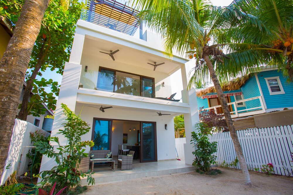 Bella Luna Beach House #227462
