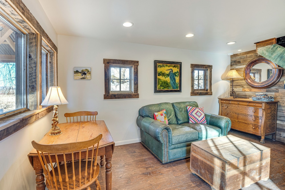 Historic Nature Lovers Cabin on Farm in Paonia!