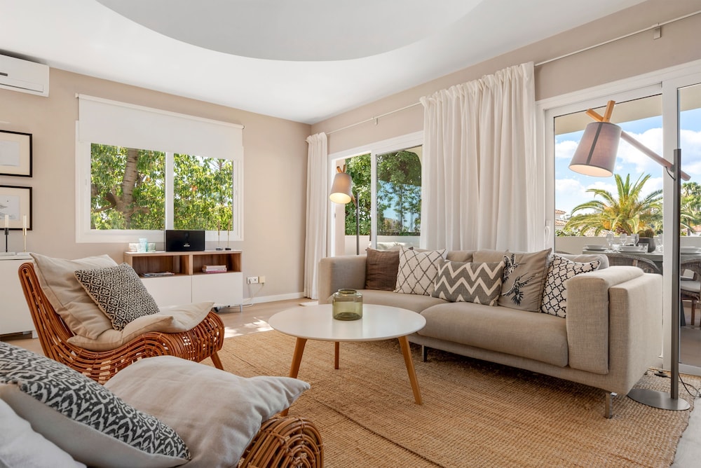 Relaxing Hideaway in Nueva Andaluc a Ref M57