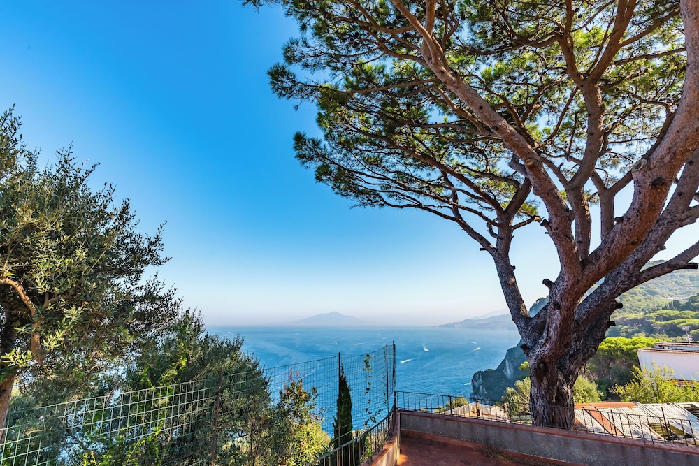 Capri Turquoise by Napoliapartments