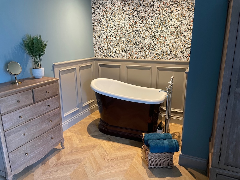 The Blacksmiths Shop hot tub Cottage