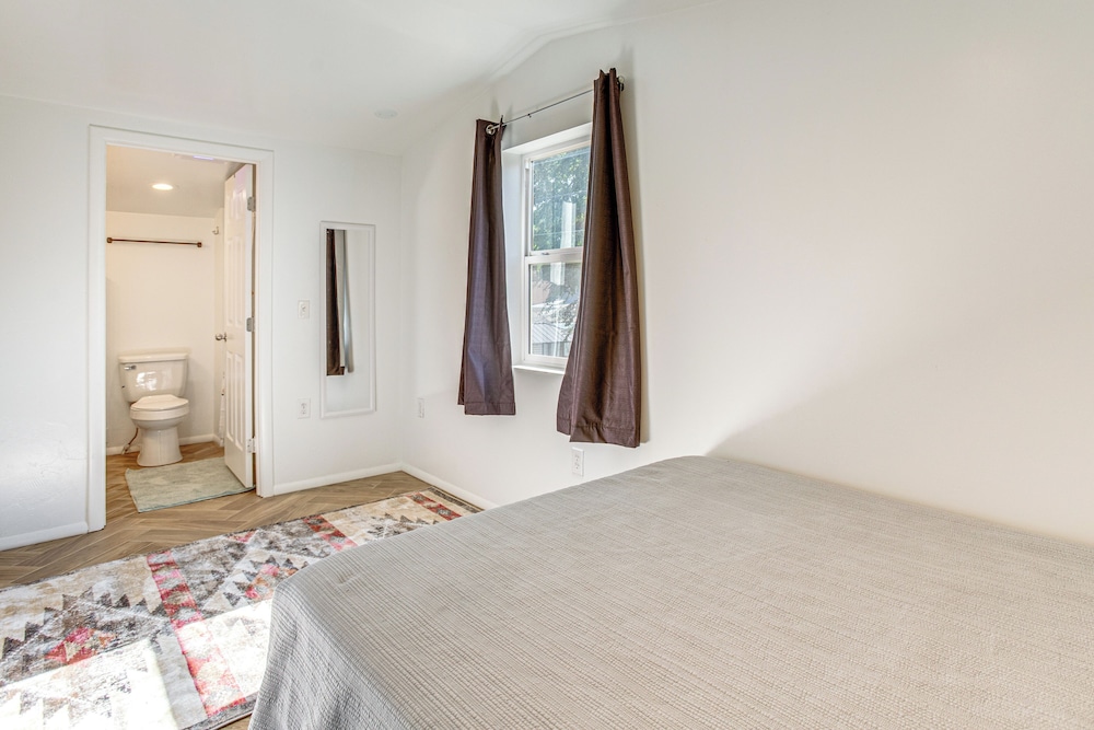 1 Mi to Tennyson St Shops & Eats: Laid-back Apt