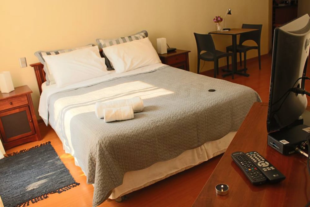 UH ApartHotel Lastarria 70 view 2