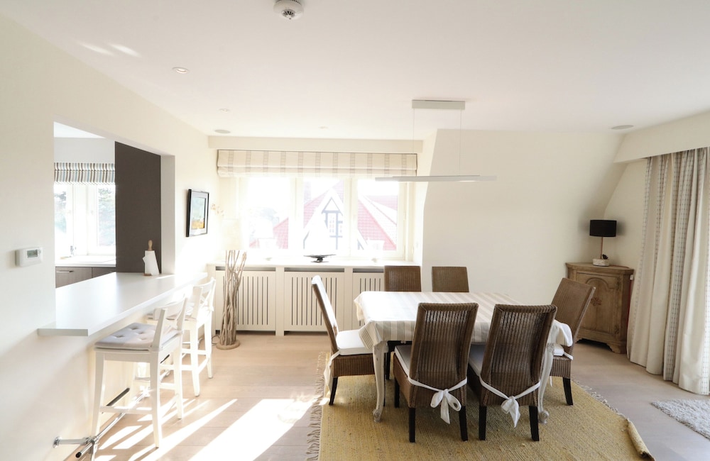 Apartment in Knokke Near Zeedijk Beach