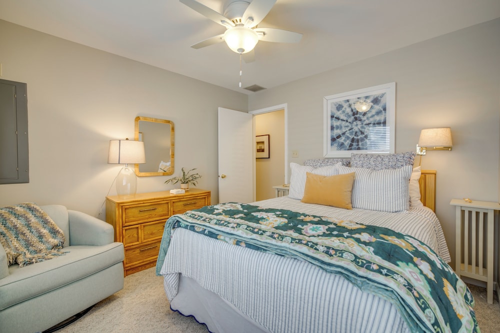 Steps to Beach: Townhome w/ Balcony in Ocean City